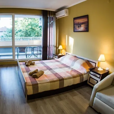 Nasred Grada Apartment Chissarja